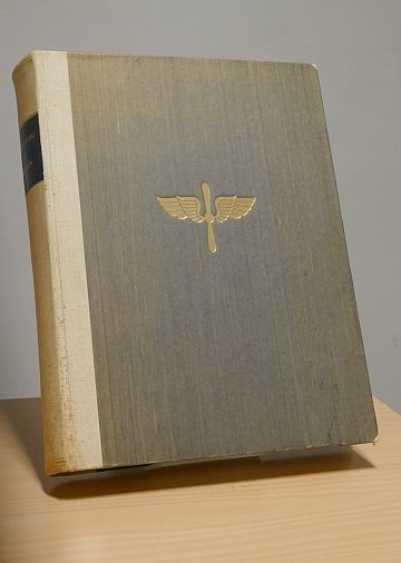Svenskt flyg och dess män